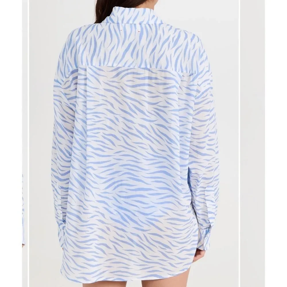 Xirena Sydney Shirt in a blue and white zebra print, cotton size large